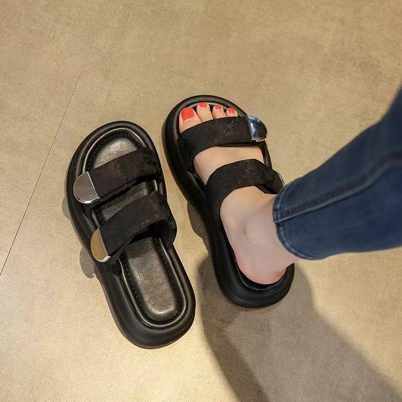 Slippers women's summer wear 2025 new high-end fashion with skirt platform beach sandals super fire sandals