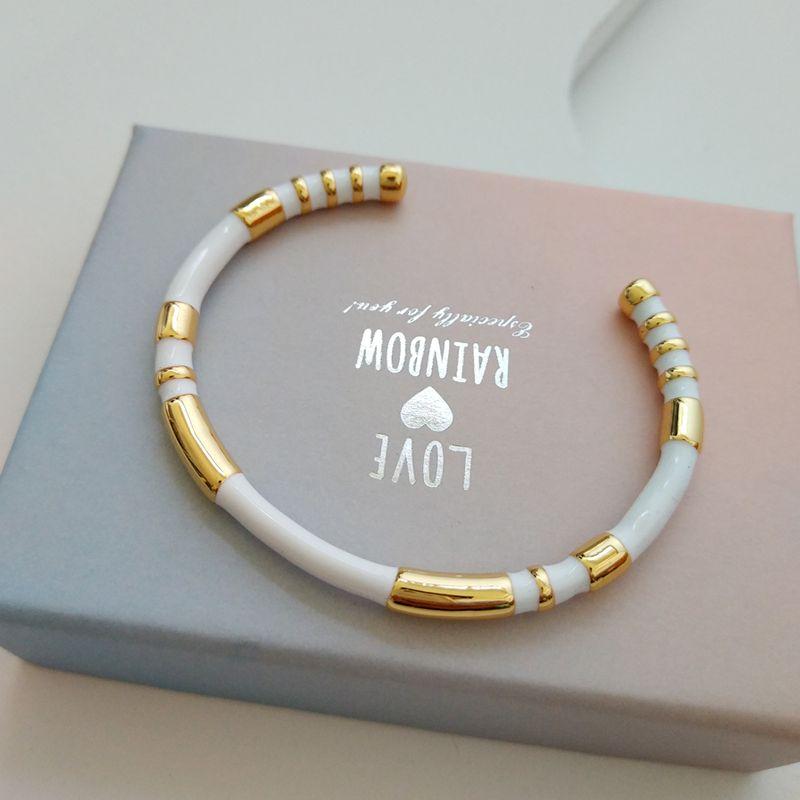 

Нишевый стиль Браслет из цветной глазури Контрастный цвет Французская текстура Открывающийся Cream White (open design)