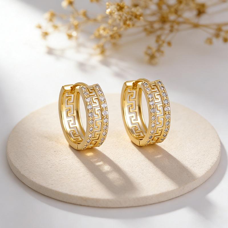 Fashion Commute Ear Cuff for Women, Zircon Inlaid Great Wall Motif Earring with 14K Gold Plated Finish