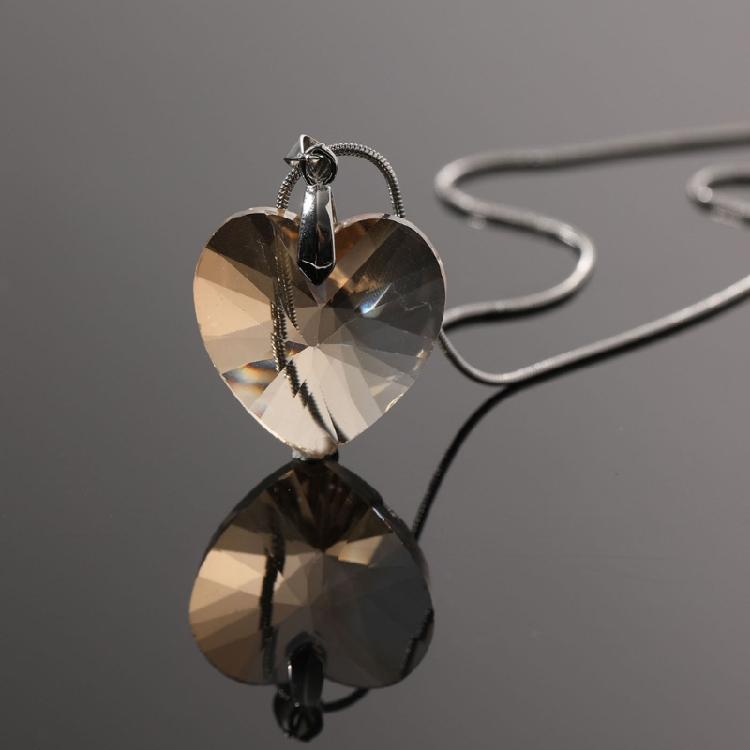 Glass Heart Pendant Necklace Clavicle Chain Necklace Fashion Neck Chain
