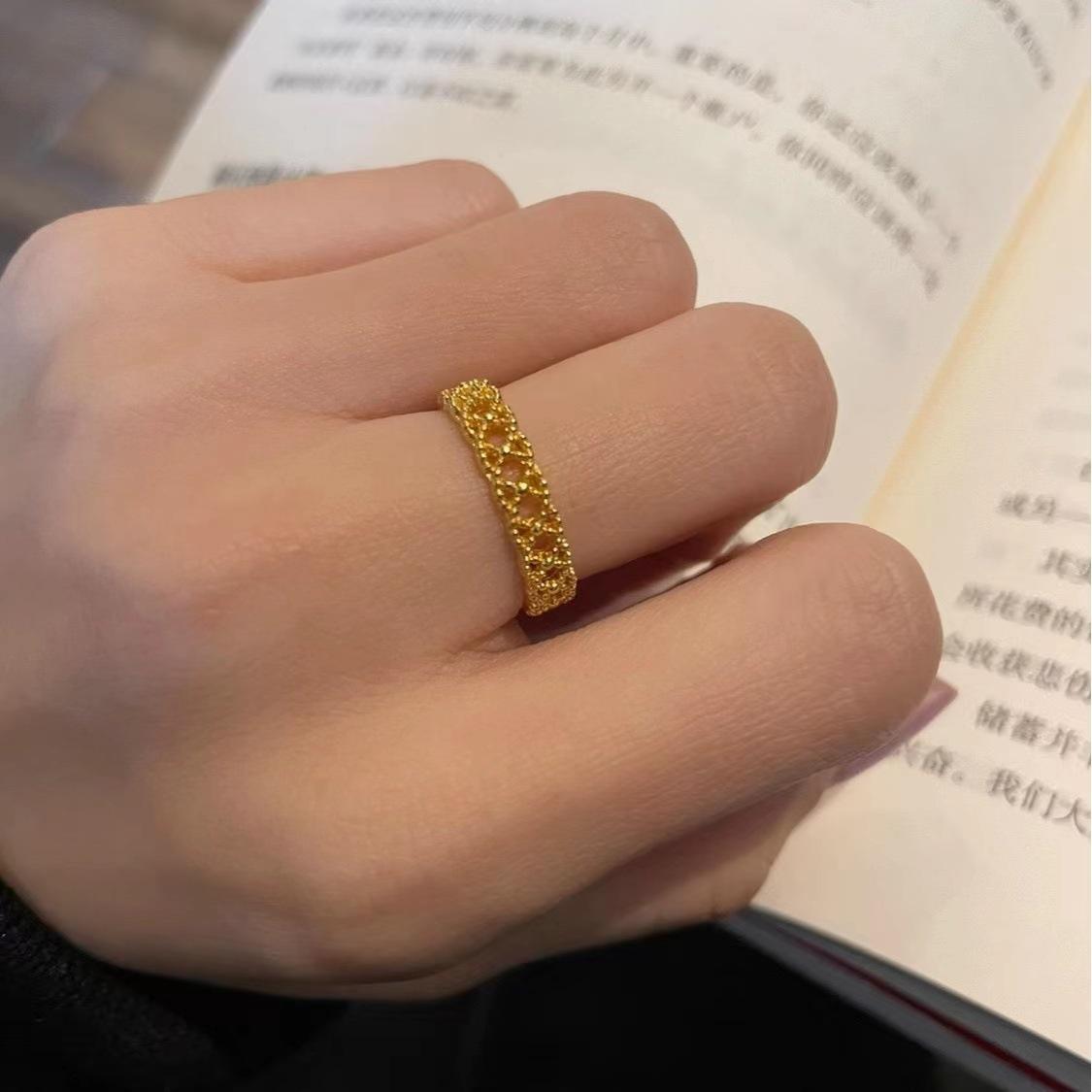 

Французское кольцо из полого кружева Женский нишевый дизайн Простое гладкое кольцо Золотое кольцо с открытием и регулируемым размером Легкая роскошная ювелирия