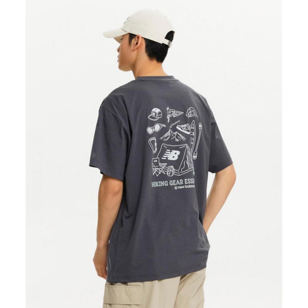 

ФУТБОЛКА NEW BALANCE NBNEE22443 UNI FROZEN CAMPING С КОРОТКИМ РУКАВОМ, угольно-серый цвет