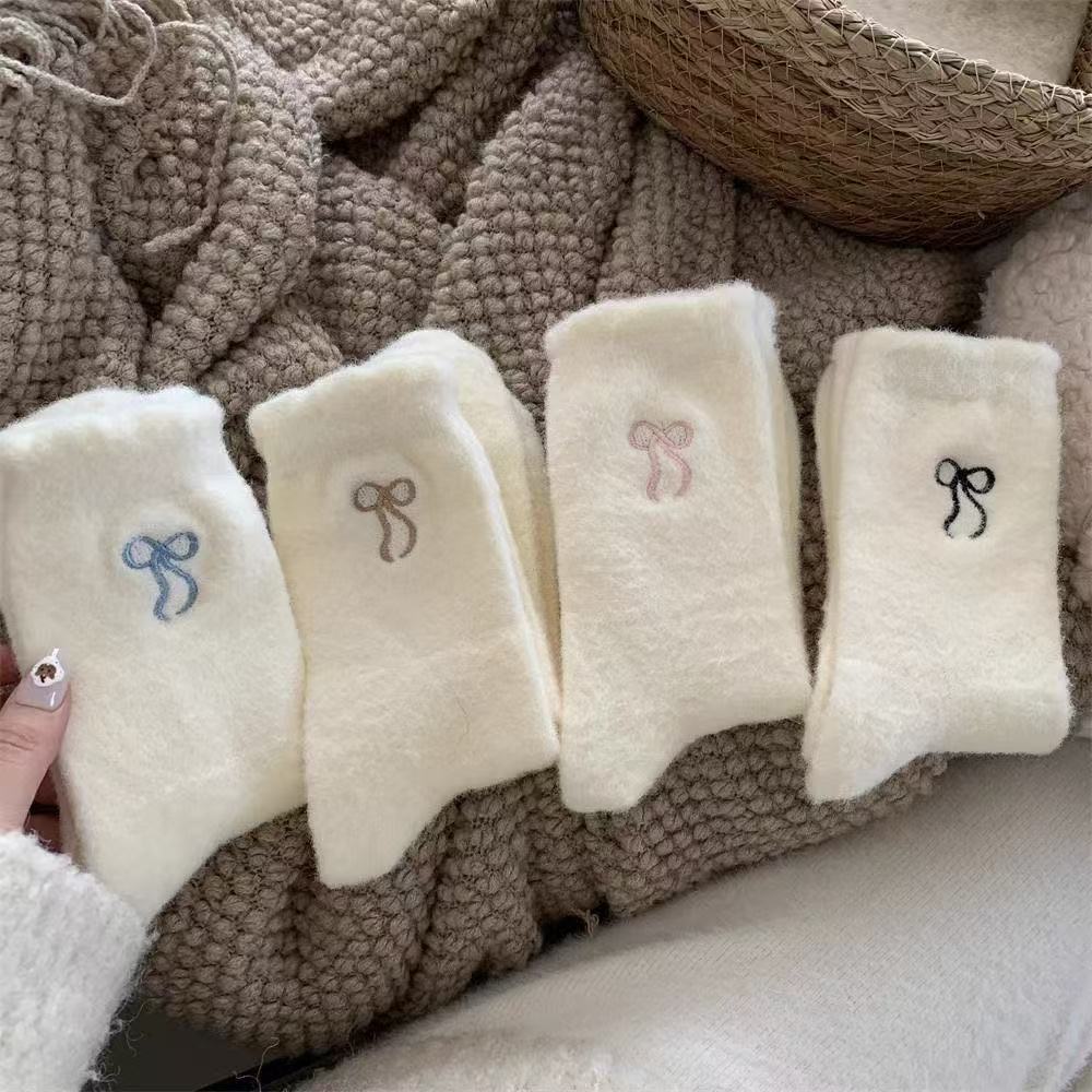 Chaussettes Blanches Brodées avec Nœud pour l'Automne et l'Hiver, Chaussettes Mi-mollet Épaisses et Chaudes en Polaire pour Filles, et Chaussettes d'Hiver pour la Maison Post-partum