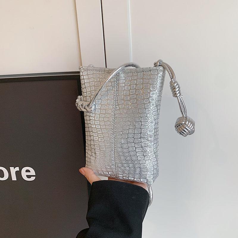 New casual messenger mobile phone bag simple and fashionable silver shoulder bag women's high-end mini bag