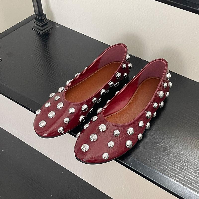Fashion Luxury Footwear Round Toe Ladies Flats Shoes Female Shallow Fashion Metal Rivet Women Flats Slip On Shoes Big Size 43 lady