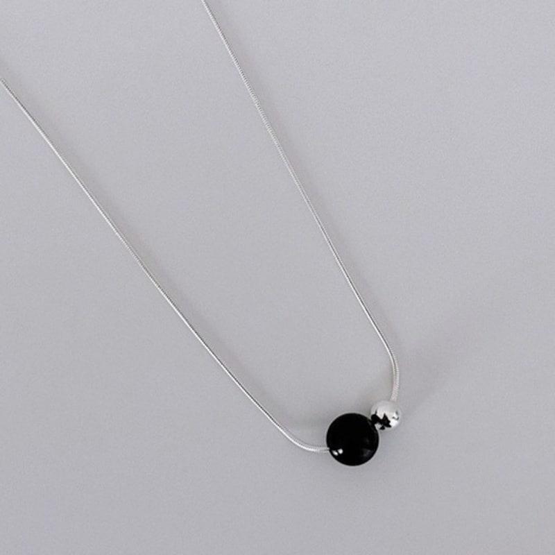 ONYX BALL NECKLACE-003 Moments