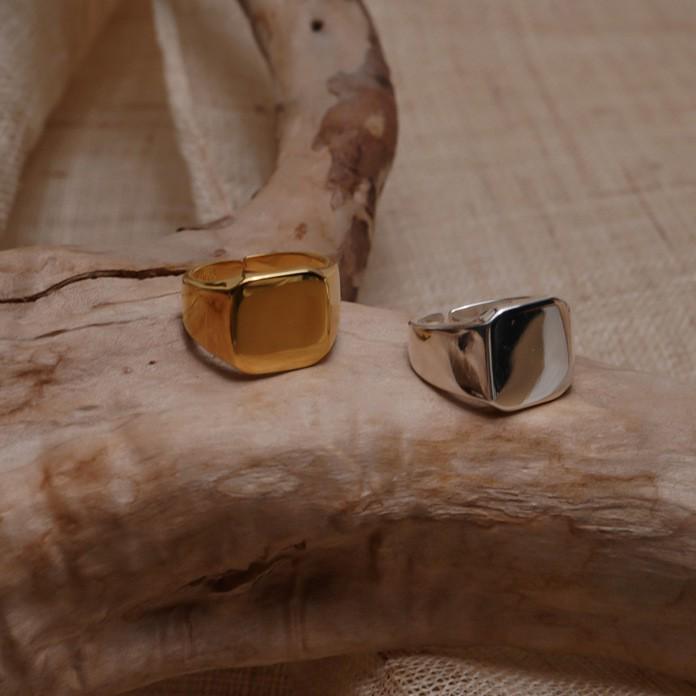 Trendy Retro Square Ring: Exaggerated Minimalist Design for Women, Copper Plated with Real Gold