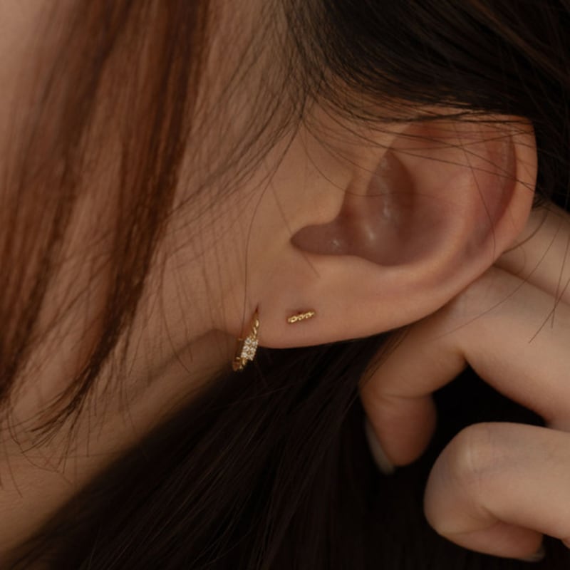 youngglow 14k mini twist bar piercing