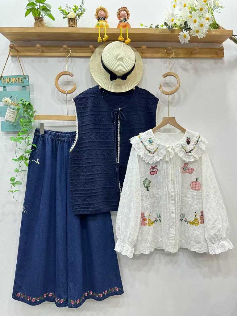 Spring 2026 Women's Sweet Ruffle Lace Shirt with Girly Applique and Tie-Up Retro Design