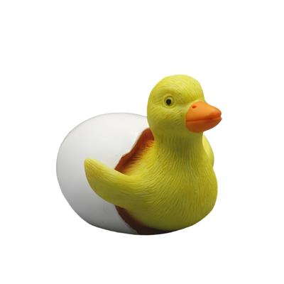 Lebensechte Cartoon-Entenfigur Ornament mit Eierschalen-Design für zusätzlichen Charme Innen- und Außendekoration für Garten