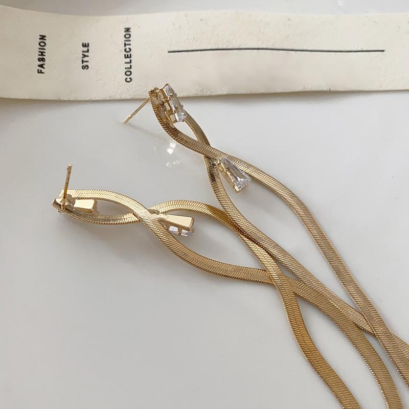 Metal Lines, Fringed Ears, Wind Long Earrings, Fashionable Temperament, Exaggerated High-end Ears