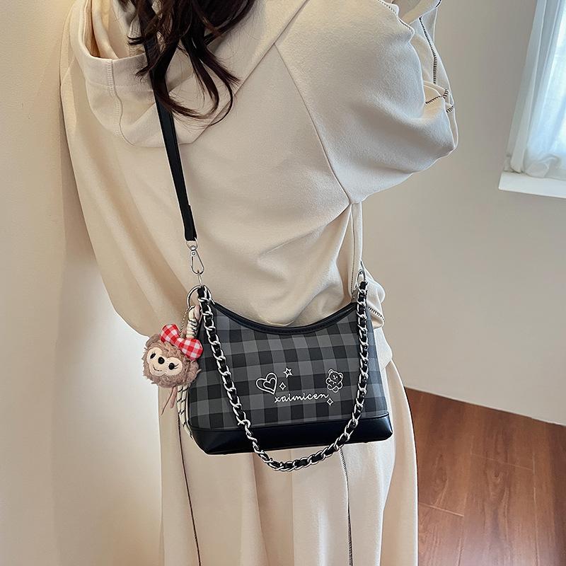 Premium foreign style small bag women's 2025 new summer versatile shoulder armpit bag commuter super fire bucket bag