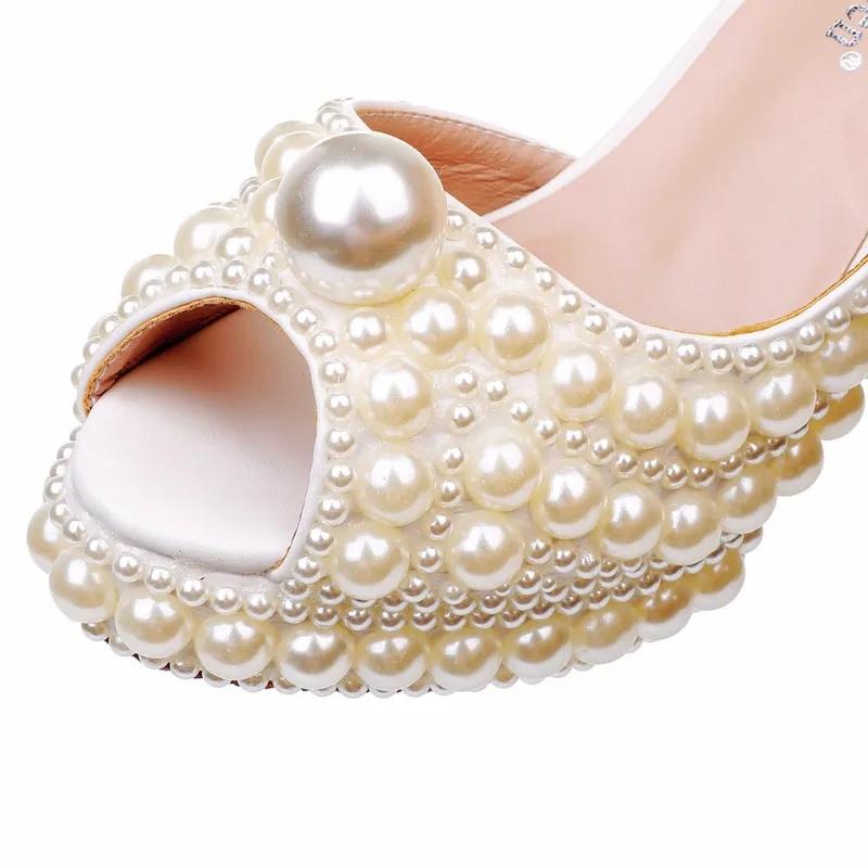 Modne Nowe Sandały na Wysokim Obcasie z Odkrytymi Palcami i Perłami Beżowe Białe Perłowe Wodoodporne na Platformie Bankietowe Ślubne dla Panny Młodej Druhny do Sukni Ślubnej