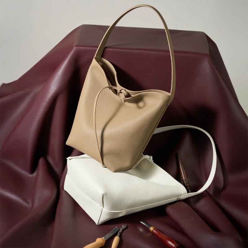 A Large-capacity Single-shoulder Bag for Girls with A High-end Feel and A Hand-held Genuine Leather Bucket Bag