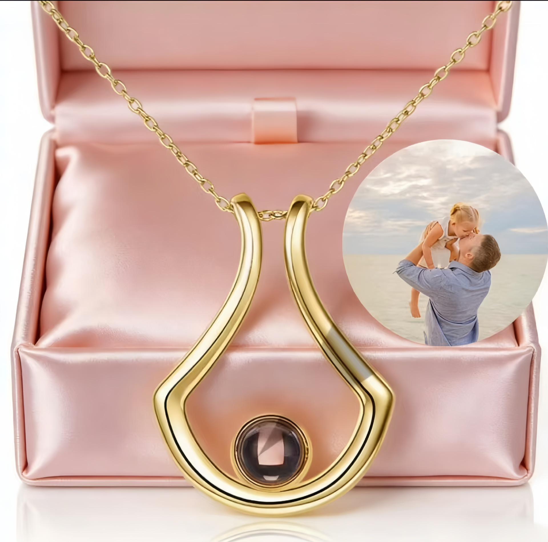 Wealth-Attracting Fan-Shaped Stainless Steel Necklace: Light Luxury U-Shaped Design, Customizable Women s Fashion Accessory