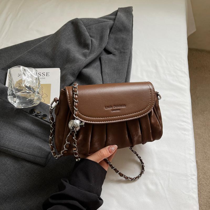 

2025 summer new chain texture crossbody bag women s high-value mobile phone small bag soft leather summer cloud bag