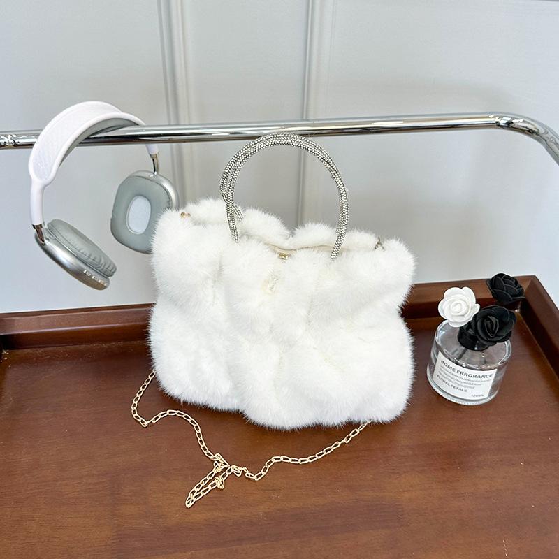 Large capacity plush small bag women's new commuter portable cloud plush bag fashion chain shoulder messenger bag