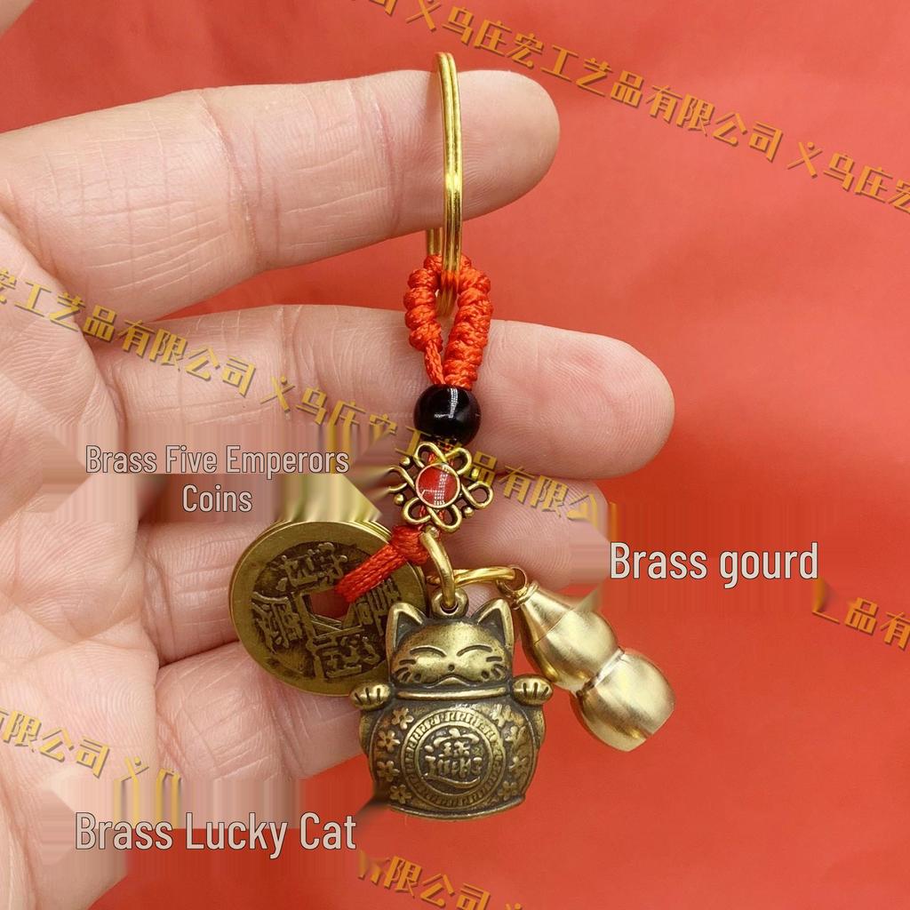 Chinese Style Brass Lucky Cat Keychain Pendant - Fortune Car Charm and Scenic Souvenir