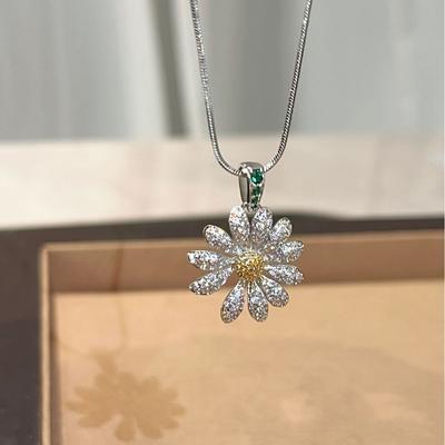 Gd With Full Diamond Small Daisy Necklace Light Luxury Niche Style Design Exquisite Simplicity High Sense Collarbone Chain Women