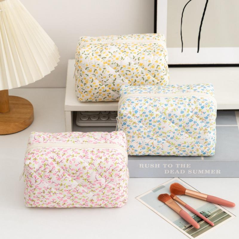 Quilted Large Capacity Floral Makeup Bag for Women Girl Lady Travel Cosmetic Organizer Case Toiletry Storage Pouch for Women