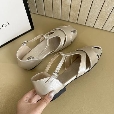 Sommer 2025 neue Retro-Rundkopf-Hohl-Sandalen Damen Wort mit hohlem literarischem und künstlerischem Stil vielseitige Taschenkopf-Sandalen