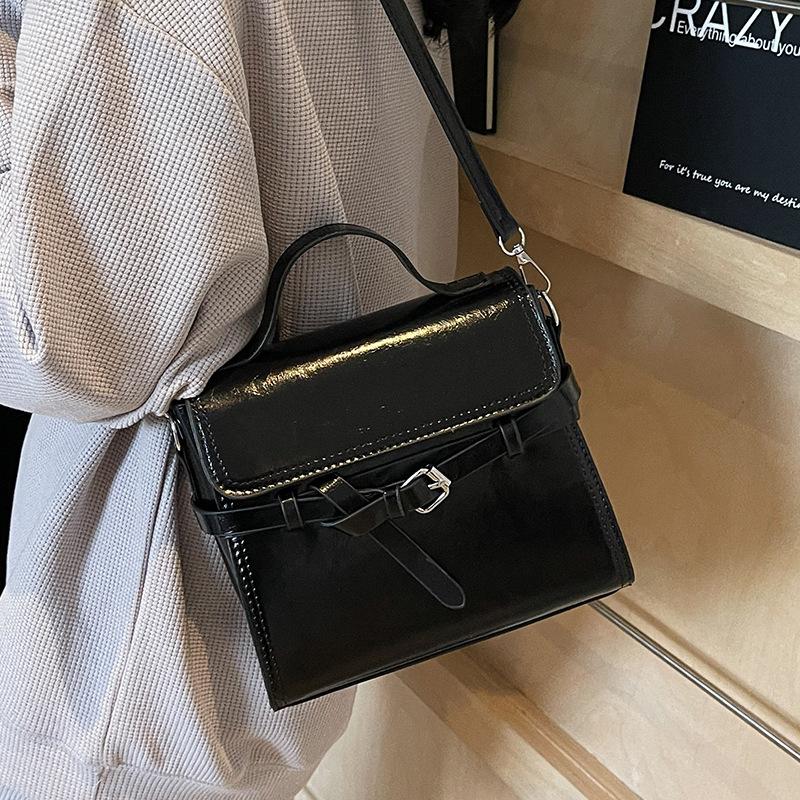This Year, It Is Popular To Have a High Sense of Niche Design, Simple and Fashionable, Portable Small Square Bag, Commuting, Foreign Style and Versati