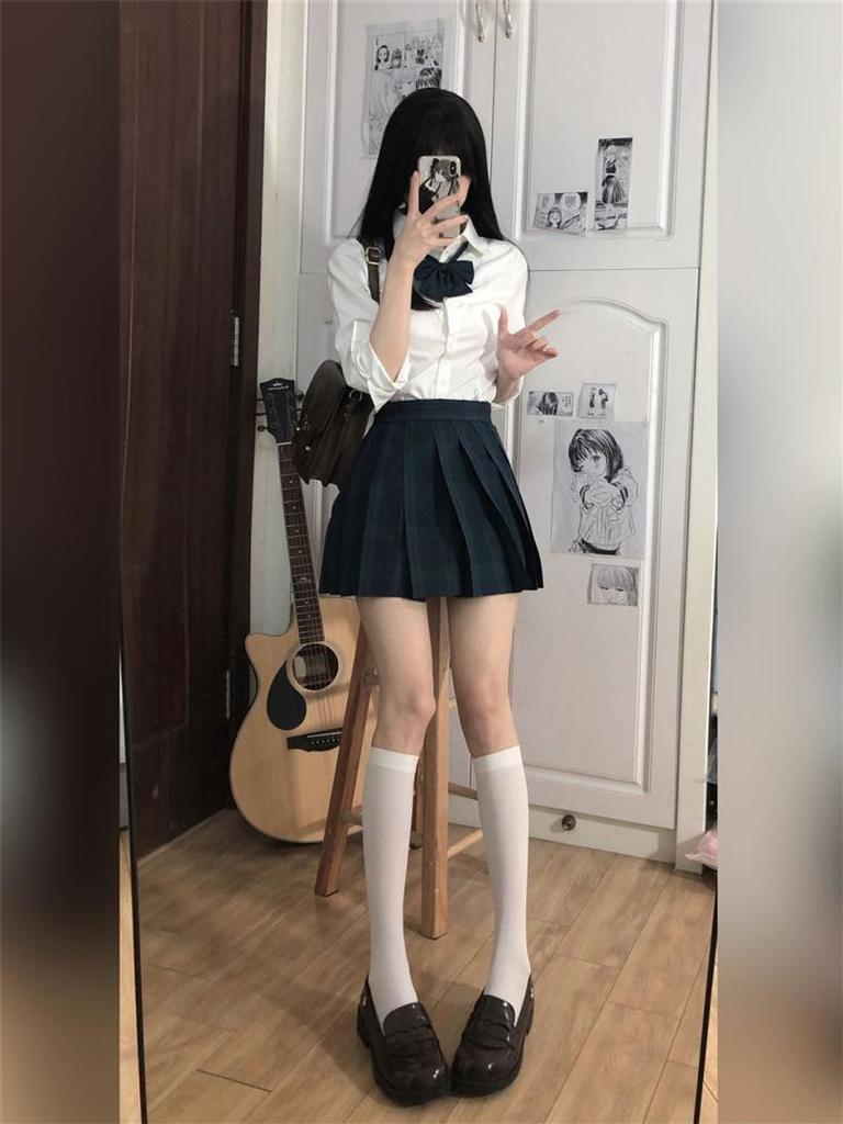 Slimming White Hot Girl Shirt & Plaid School Skirt Set: Genuine Student Style with Pure, Desired Aesthetics