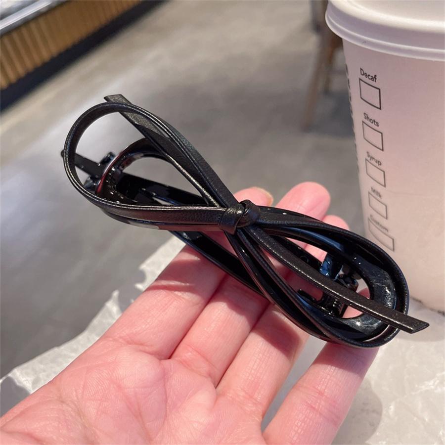Product temperament leather bow twisted clip for women's back of head, high-end feeling, one-line clip for  hair accessories