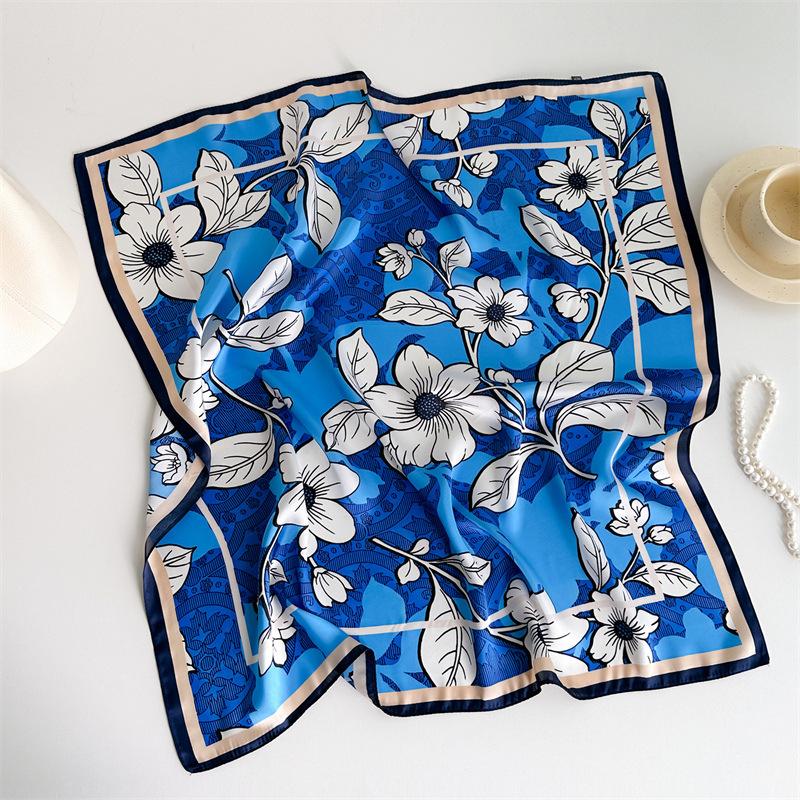 Écharpe florale pour femme style luxe léger imprimée 71 cm petit foulard carré foulard en soie simulée polyvalent professionnel foulard en soie d'été nouveau