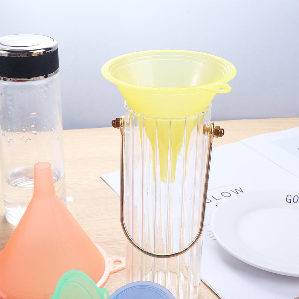 Plastic Candy Color Anti-leakage Liquid Home Filling Oil Funnel Fluids Filler Kitchen Tool Funnel