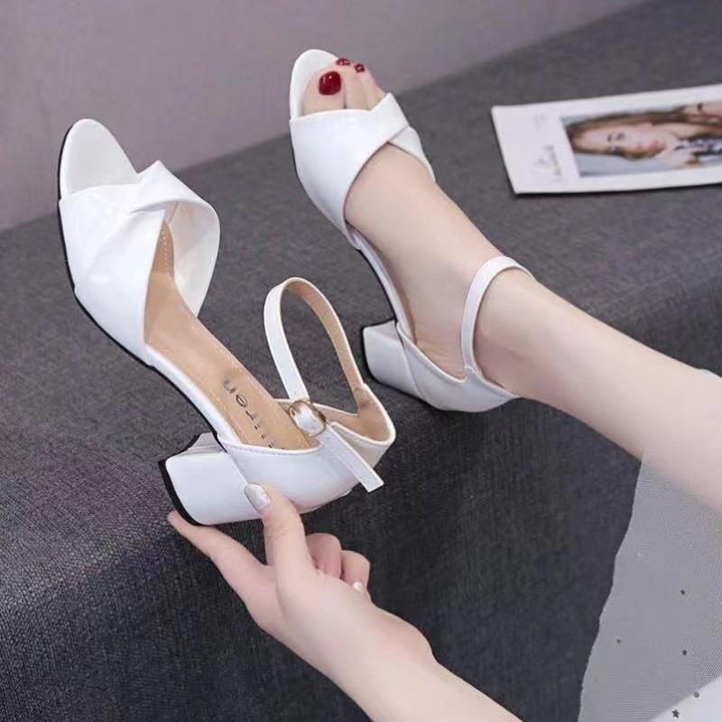 Letní Nové Dámské Módní Vintage Sandály na Blokovém Podpatku s Jedním Páskem - Měkce Polstrované, Protiskluzové a Plážové Svrchní Oblečení