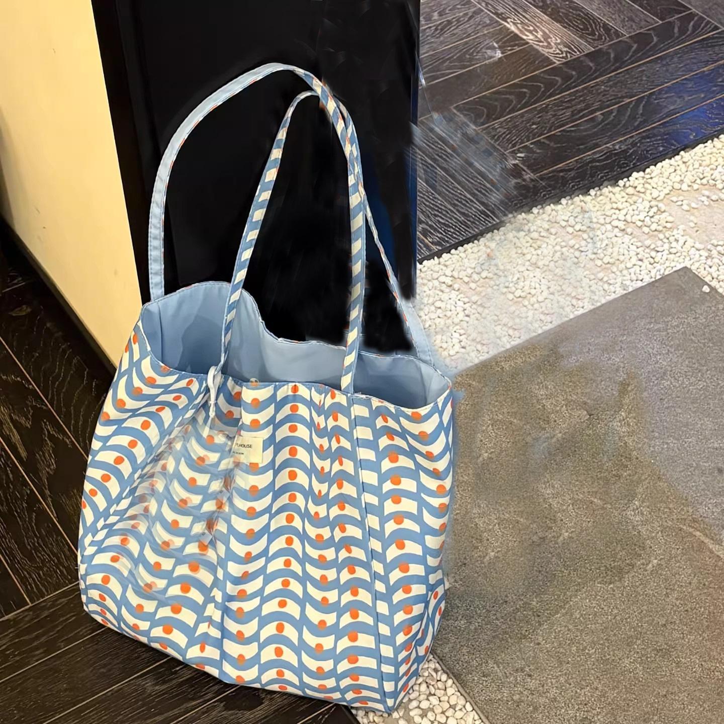 Large Capacity Double-sided Wave Pattern Versatile Canvas Bag Fashion Women Handbag Casual Simple Commuting Lazy Shoulder Bag синий 3860₽