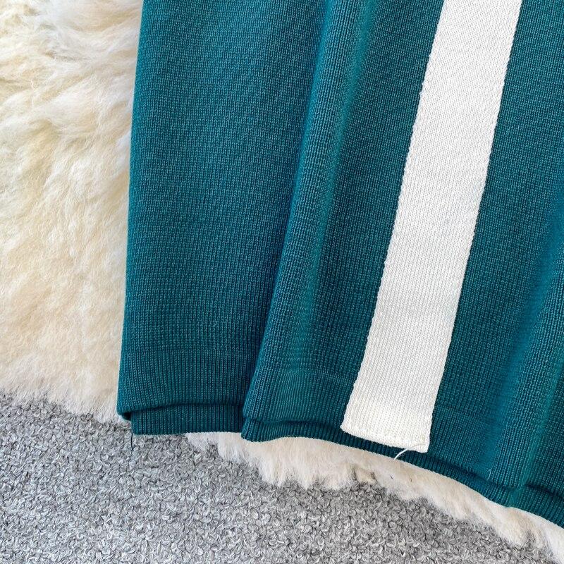 Retro Hepburn Style Waist Waist Square Collar Ladies Temperament Black and White Patchwork Buttock Knitted Dress