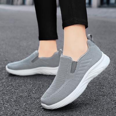 Scarpe da donna primavera nuove suole morbide non stancano, scarpe da mamma con pedale singolo tessitura a mosca traspiranti e leggere scarpe casual in poliuretano