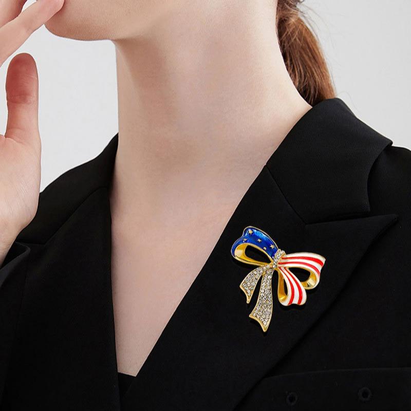 Brož ve tvaru mašle s americkou vlajkou, niche high-end univerzální, brož osázená diamanty, evropská a americká, personalizovaná, s kapkami oleje