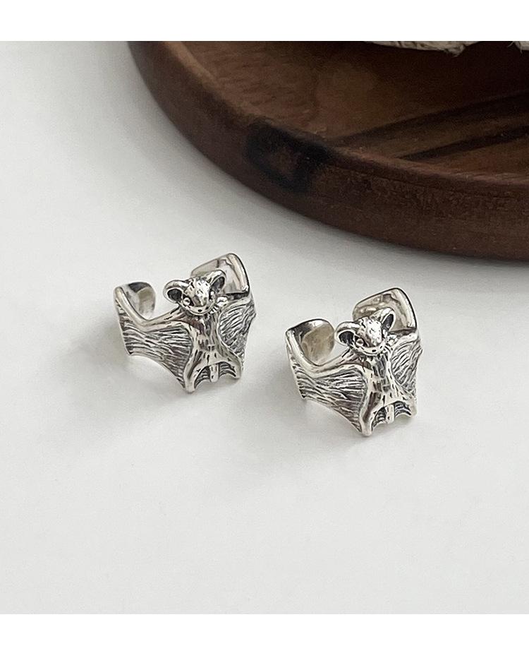 Korean S925 Sterling Silver Geometric Ear Clip for Women - No Piercing Required, Stylish and Simple Niche Jewelry.
