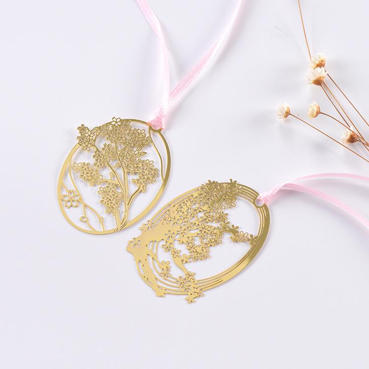 Hollow Brass Bookmarks: Exquisite Chinese Style Retro Gift Customization 4.4 cm x 5.8 cm золотой
