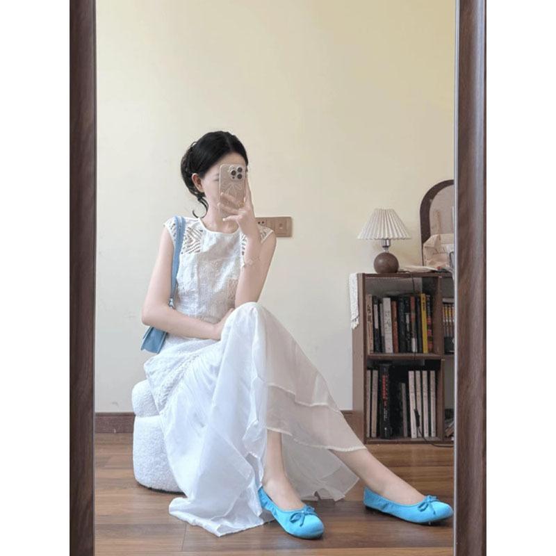 French unique and beautiful hollow white dress women's summer new small temperament waist holiday long skirt