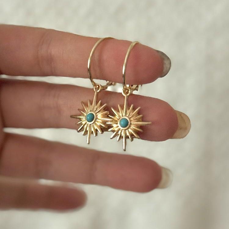 

Позолоченные серьги 18 карат с подвеской в виде восьмиконечной звезды из натурального камня золотой