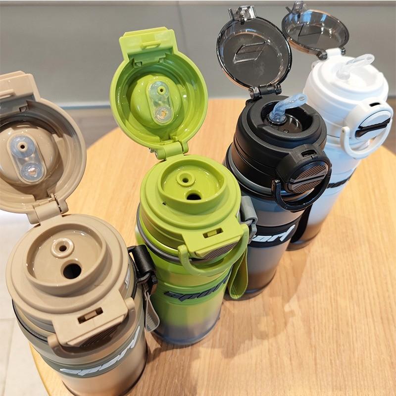 Tragbare, isolierte Sport-Trinkflasche mit Strohhalmverschluss für Schüler und Outdoor-Aktivitäten
