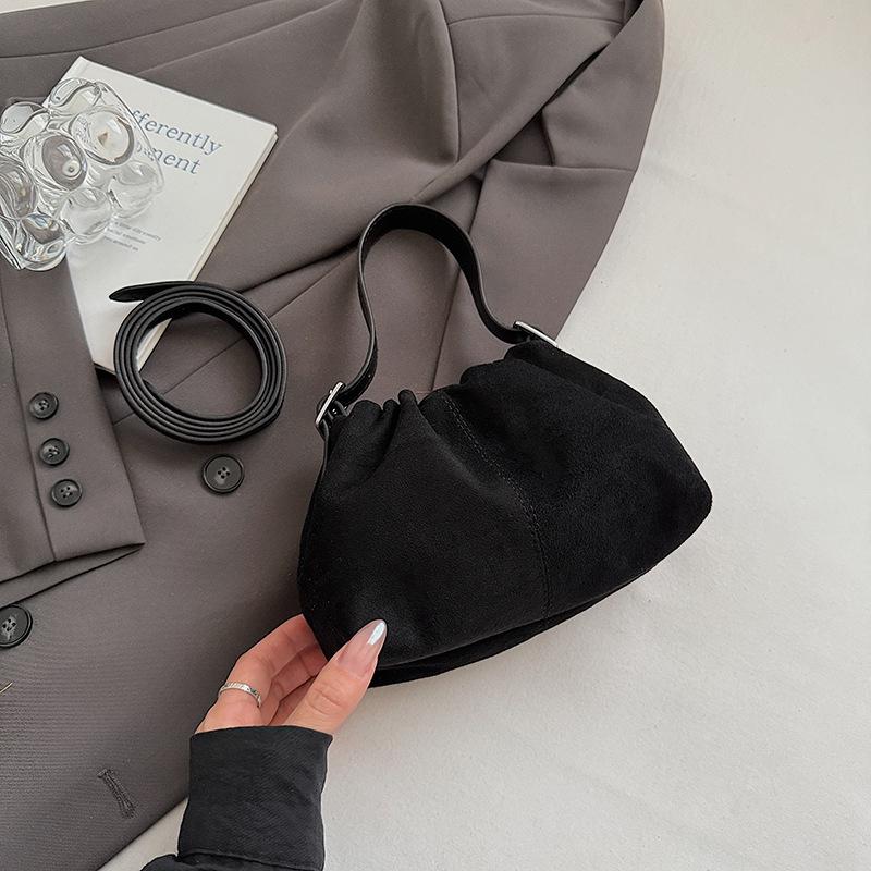 

Корейская версия нишевой ретро сумки с леопардовым принтом 2025 новая замшевая сумка на плечо женская высокоценная нишевая сумочка чёрный