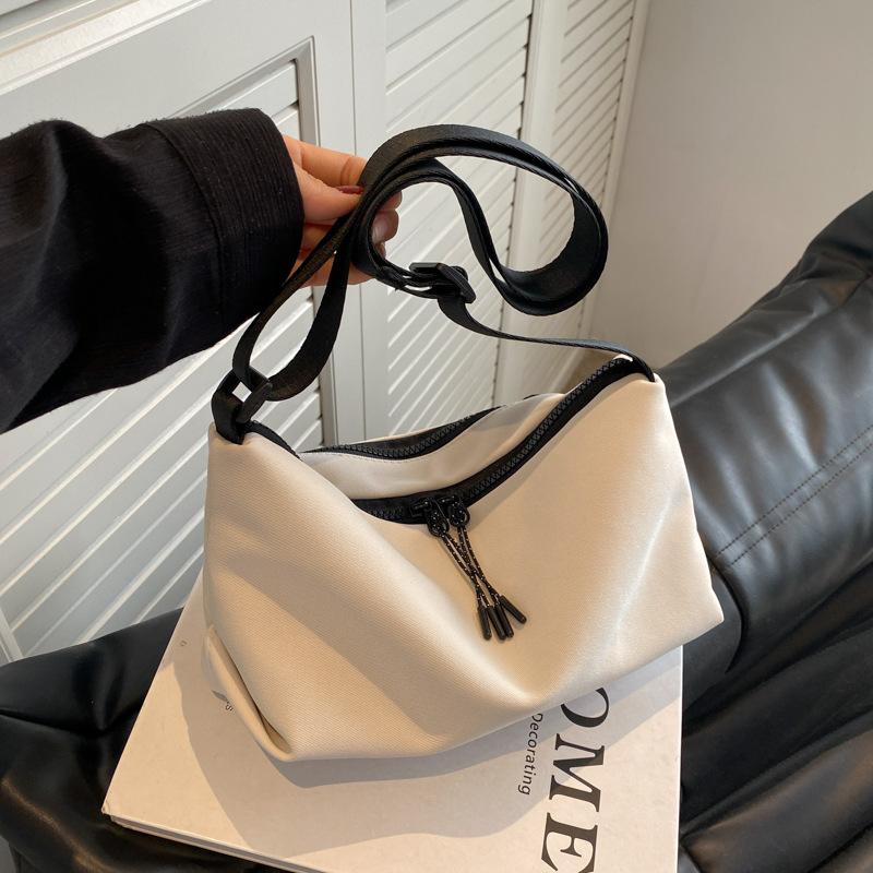 

2025 новая нейлоновая легкая женская сумка простая и универсальная повседневная наплечная сумка модная спортивная сумка-мессенджер белый