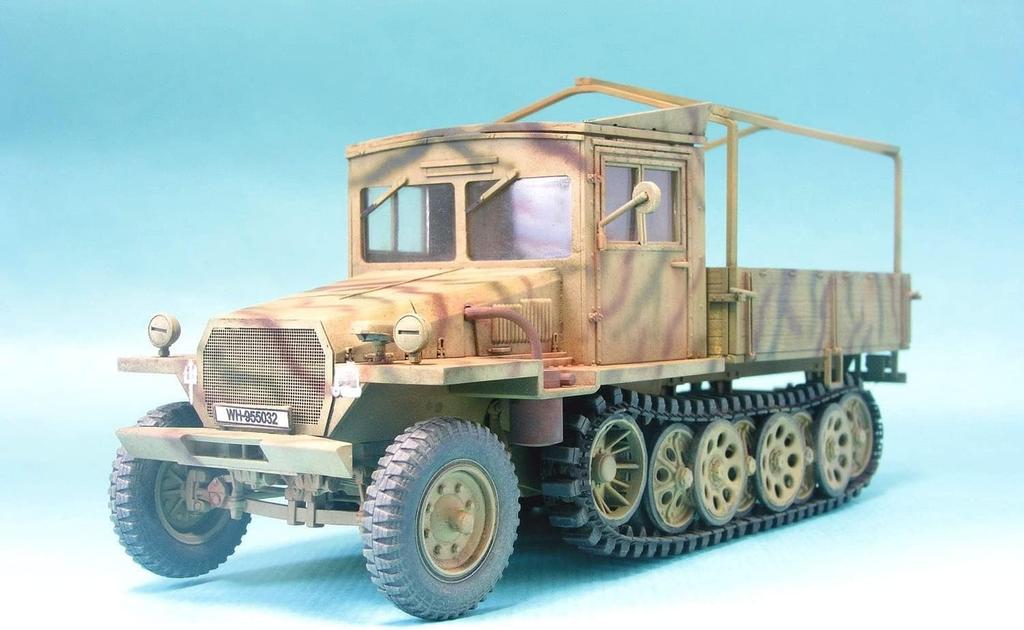 AFV Club 1/35 Sdkfz.11 3-Ton Half-Late Model Wooden Cabin Plastic Model