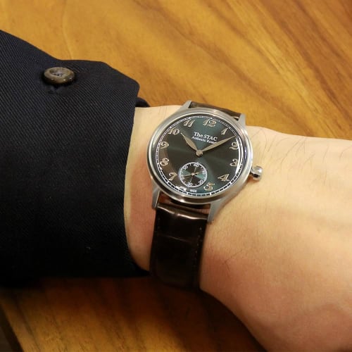 The STAC Japanese-made 36mm Classic Retro Watch for Men and Women, Blue-Green and Brown Crocodile Leather, ST-AR002