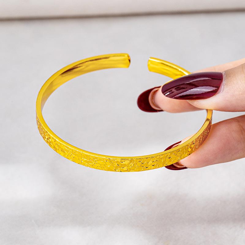 Exquisite Cat's Eye Gold Bangle - Trendy, Long-Lasting Color Jewelry for Women