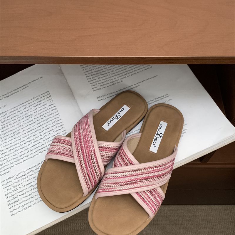 Korean version of matte cross with soft bottom sandals women's 2025 new summer wear versatile woven color matching beach mops
