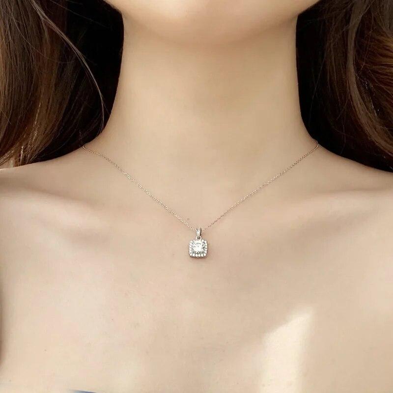 Collier avec pendentif carré en moissanite véritable 1 carat, plaqué or blanc 18 carats, argent sterling S925, pierres précieuses brillantes, bijoux de mariage