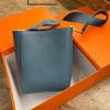 2023 New star with the same wide shoulder strap sangle bucket bag single shoulder oblique span leather women's bag simple child and mother bag