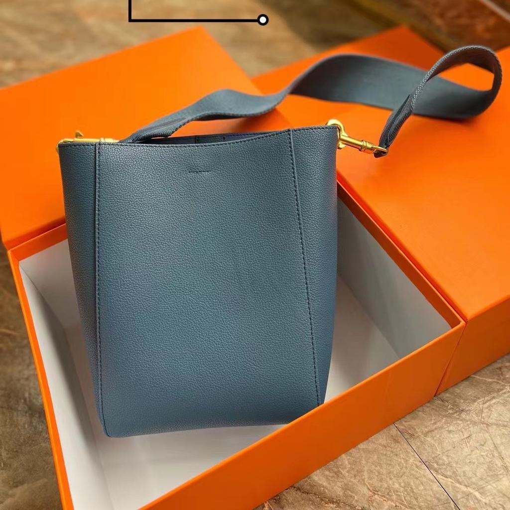 2023 New star with the same wide shoulder strap sangle bucket bag single shoulder oblique span leather women's bag simple child and mother bag