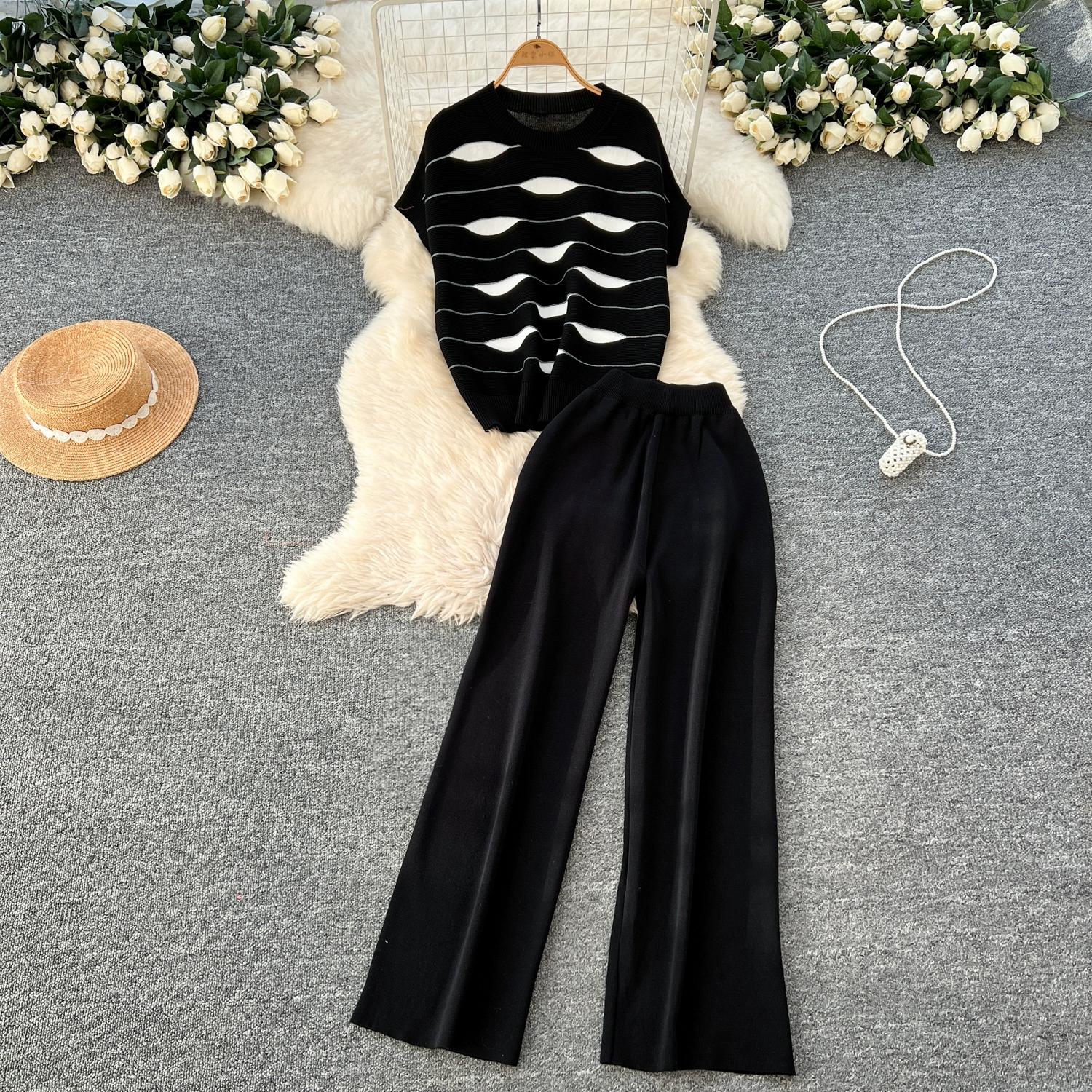 

Летний женский полосатый трикотажный свитер, брюки, комплект из двух предметов, короткий рукав, свитер, топ и брюки, спортивный костюм One Size чёрный